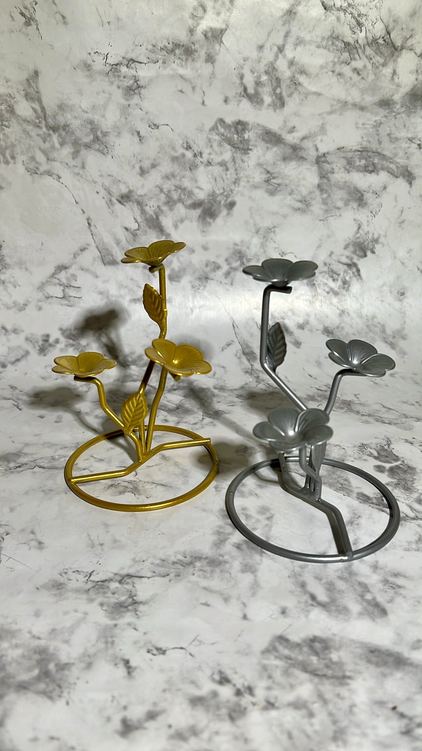 Metal Flower 3-Sphere Holder