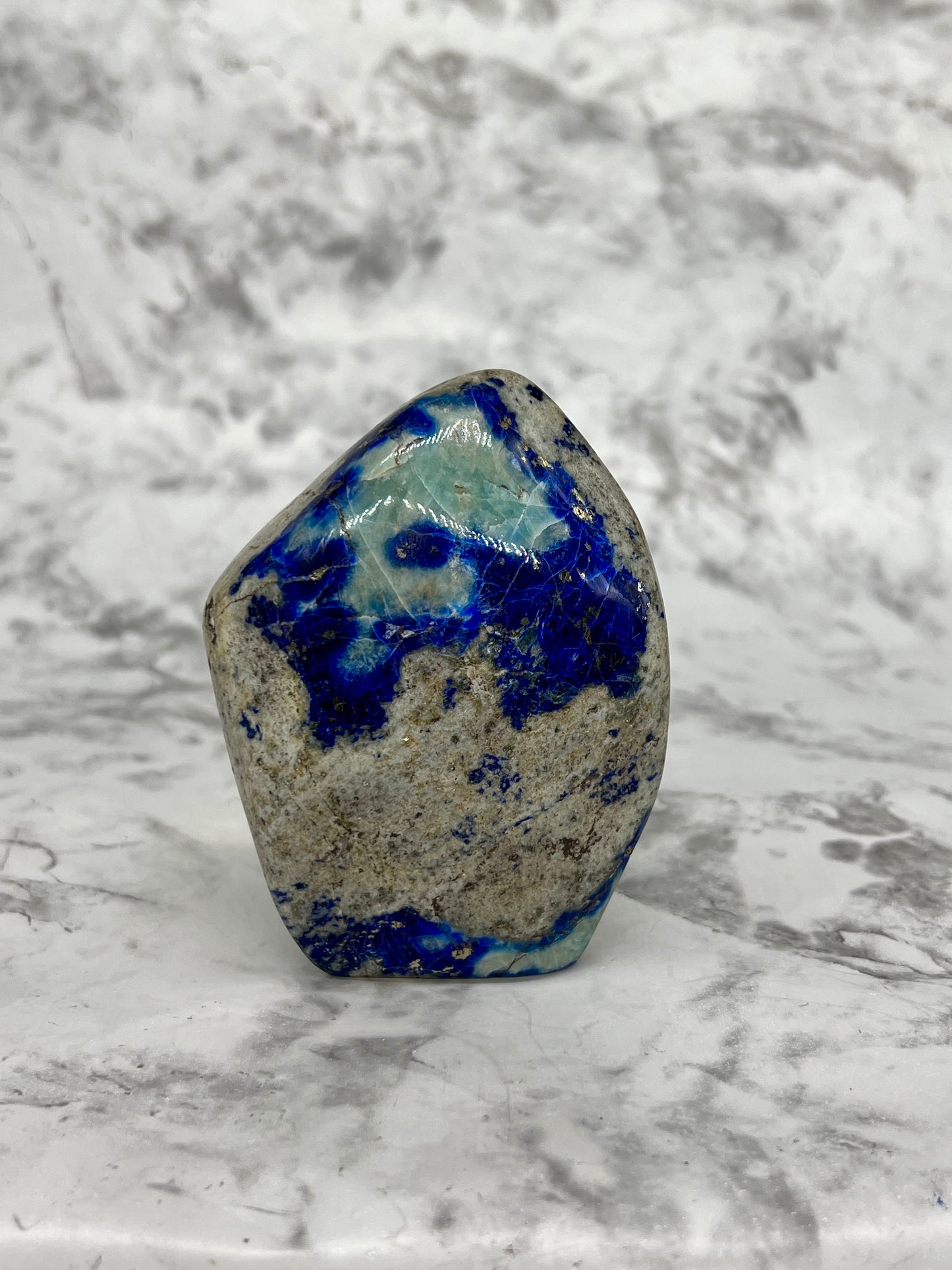 UV-Reactive Lazurite Freeform