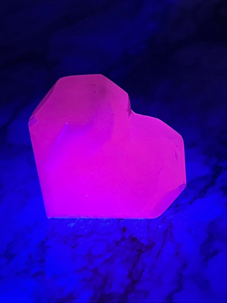 UV-Reactive Pink Mangano Facet Heart