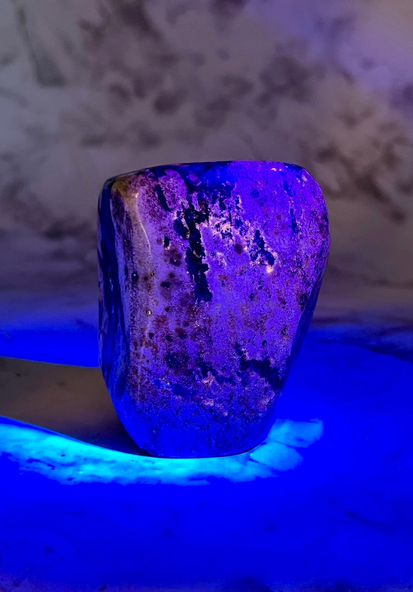 UV-Reactive Lazurite Freeform