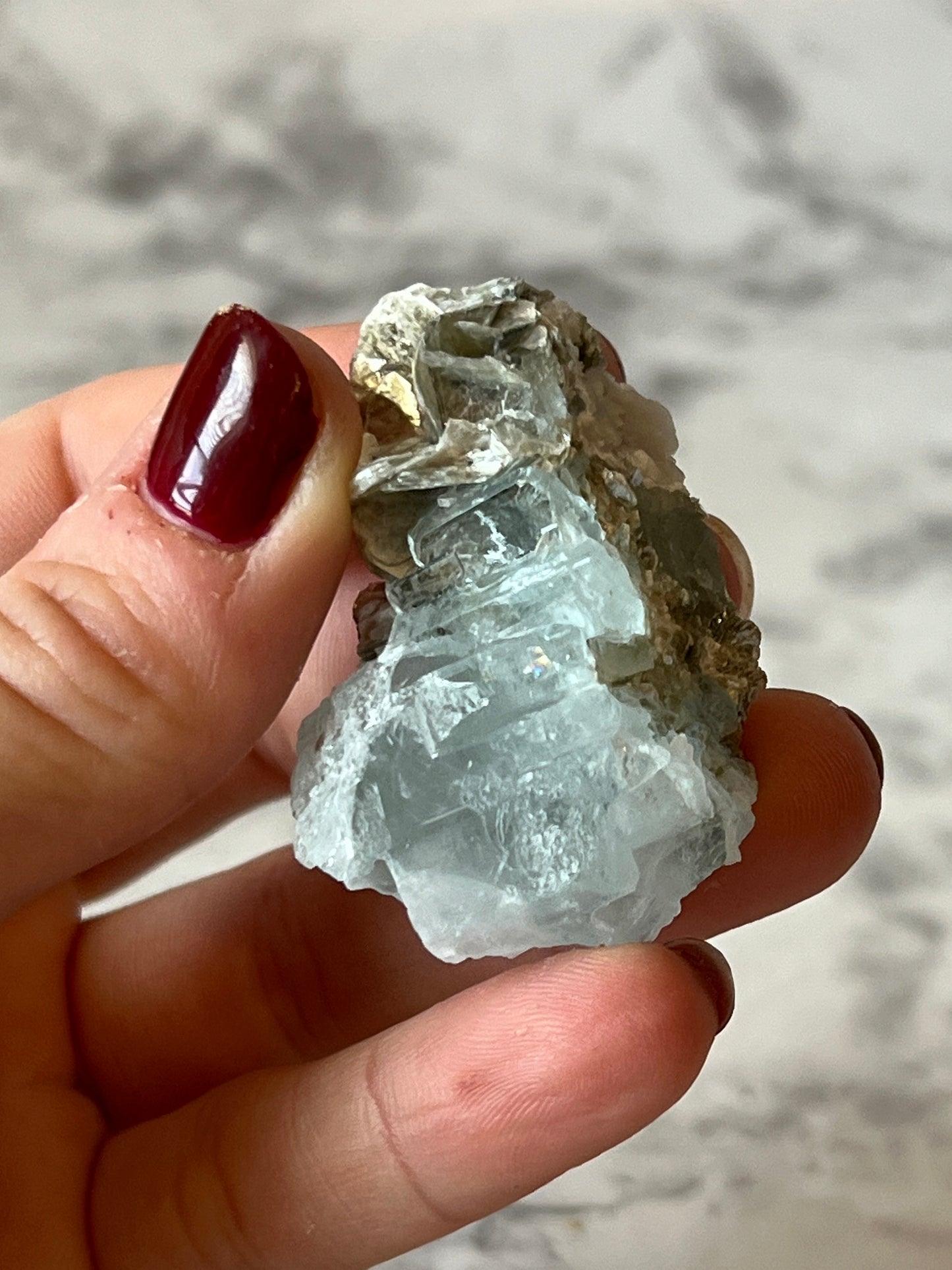 Aquamarine Specimen 🌈 Rainbow Inclusions