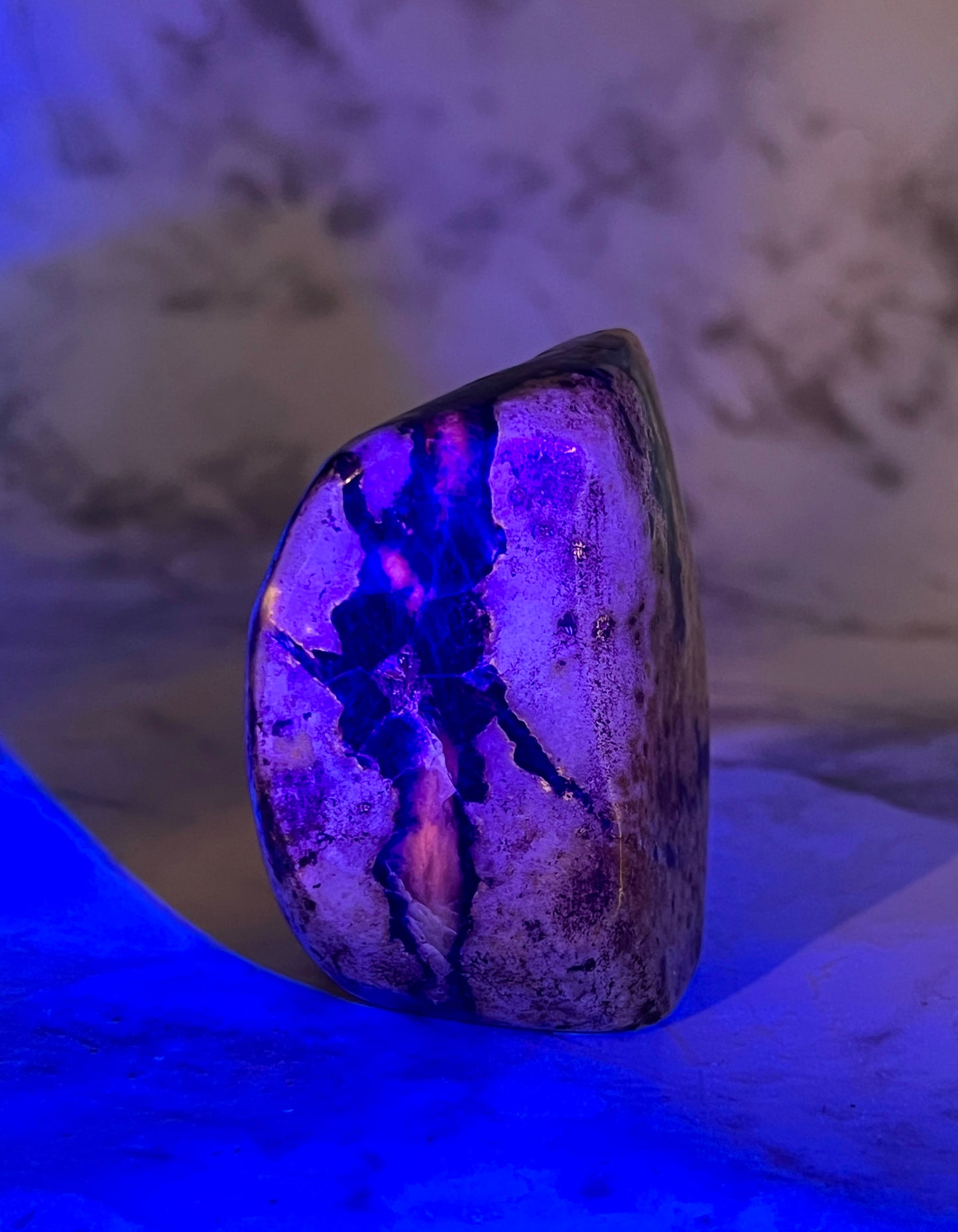 UV-Reactive Lazurite Freeform