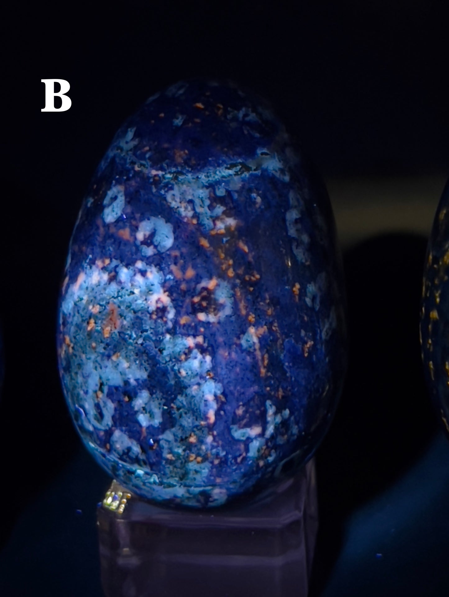 High Quality UV-Reactive Lapis Egg Carving