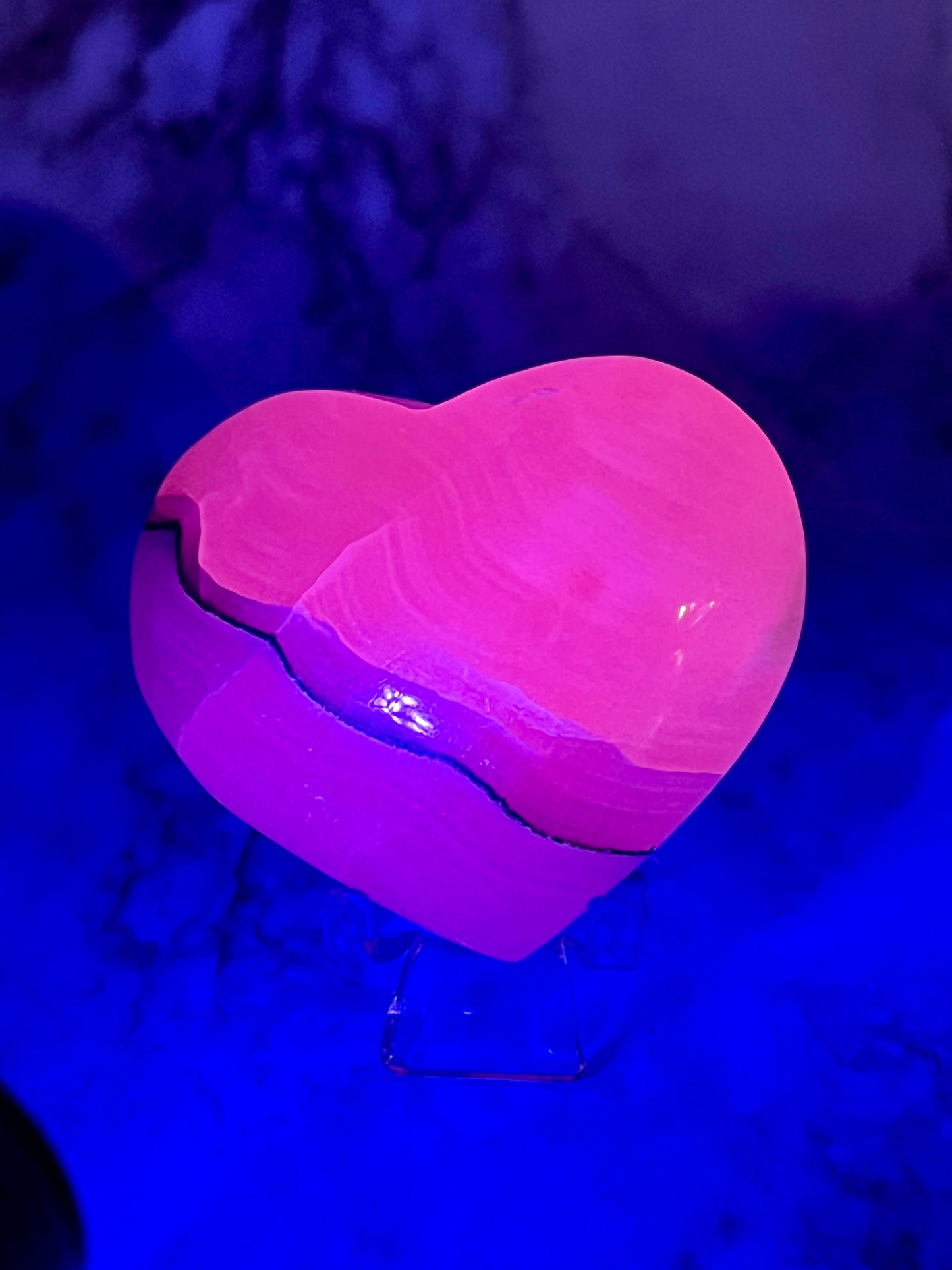 UV-Reactive Smokey-Pink Mangano Heart