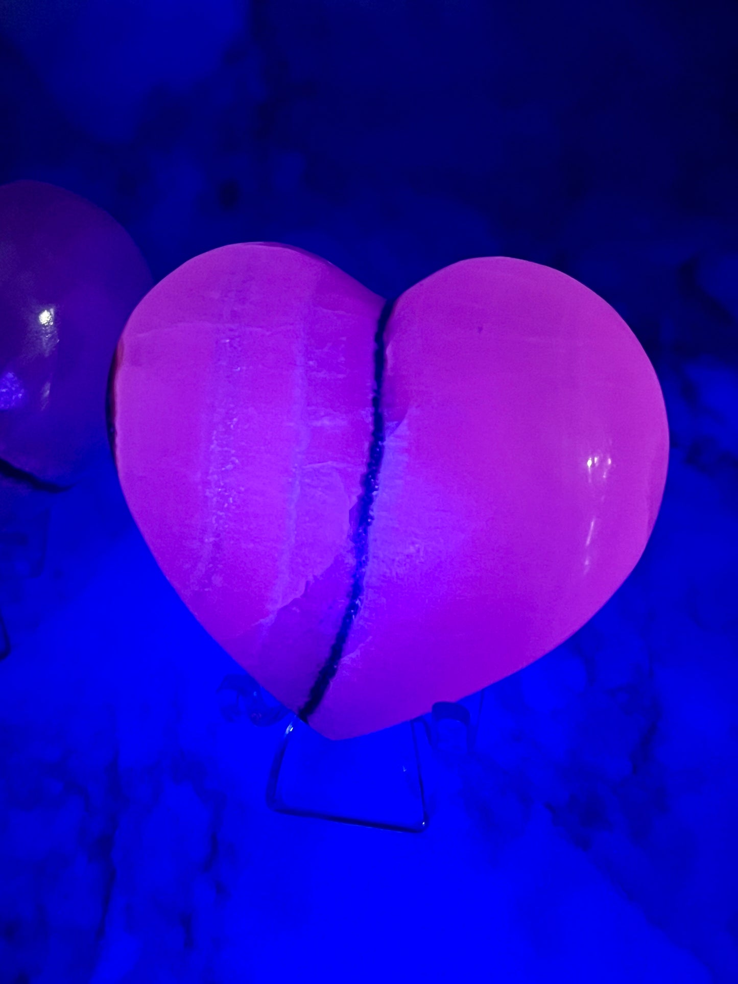 UV-Reactive Smokey-Pink Mangano Heart