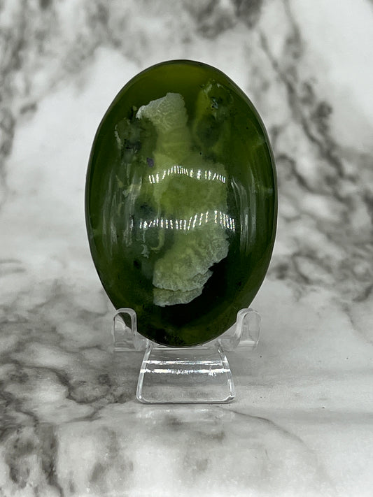 Transparent Serpentine Palm Stone